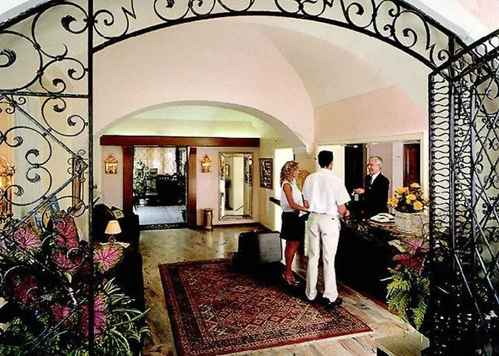 Dell'angelo Локарно